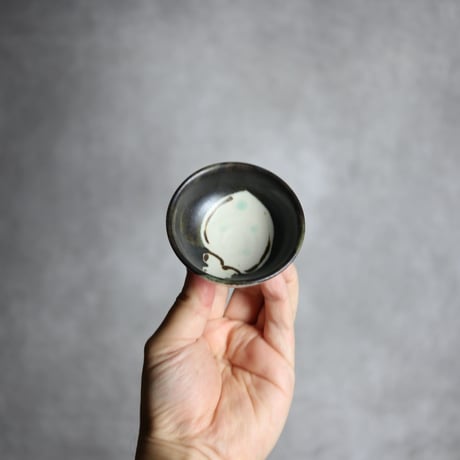 ぐい呑S1 黒釉 アオリイカ やちむん 陶器 拓美窯:7203028