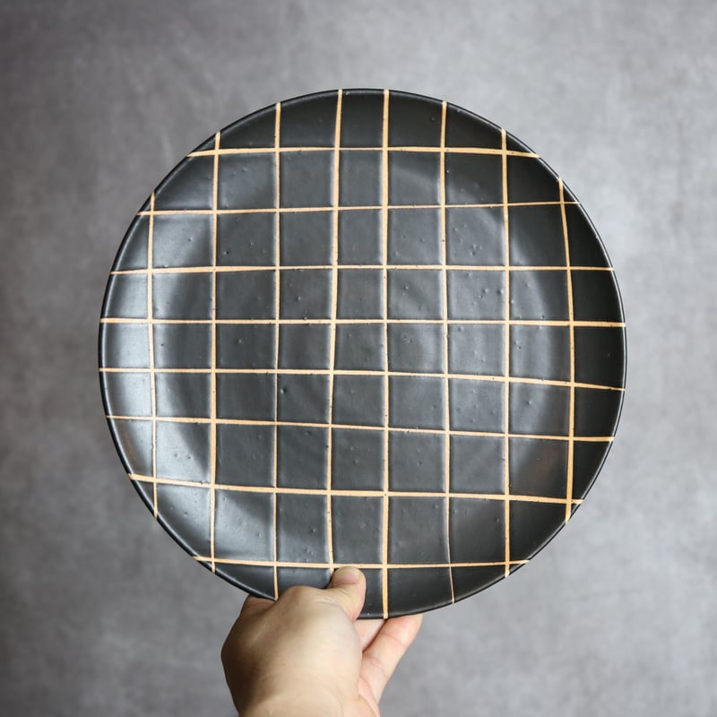 モノクロ皿 大 チェック柄 やちむん 陶器 陶factory509:7017025