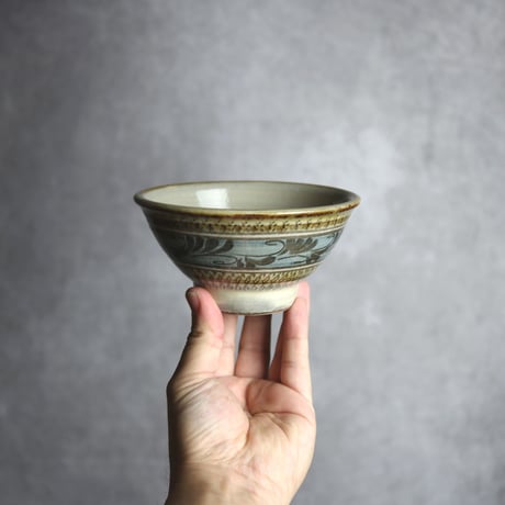 4寸マカイ 飛鉋 線彫唐草 やちむん 陶器 真南風工房:7011008
