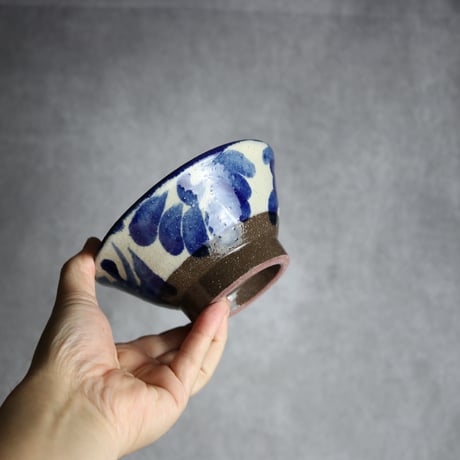 4.5寸マカイ1 呉須 菊花唐草 やちむん 陶器 漂窯:7010025