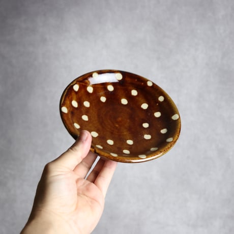 5寸皿 飴釉 蝋抜 点打  やちむん 陶器 真南風工房:7011003