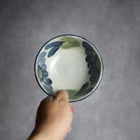 4寸鉢S1 呉須 緑釉 菊花双葉 やちむん 陶器 漂窯:7010012