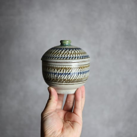 3寸蓋物1 飴 呉須釉 飛鉋 やちむん 陶器 榮一工房:7013090