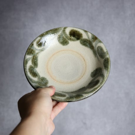 6寸皿2 黒呉須釉 唐草 やちむん 陶器 榮一工房:7013015
