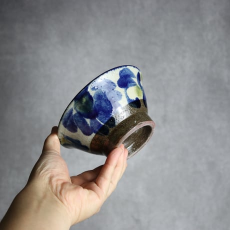 4.5寸マカイ2 呉須 緑釉 菊花唐草 やちむん 陶器 漂窯:7010025
