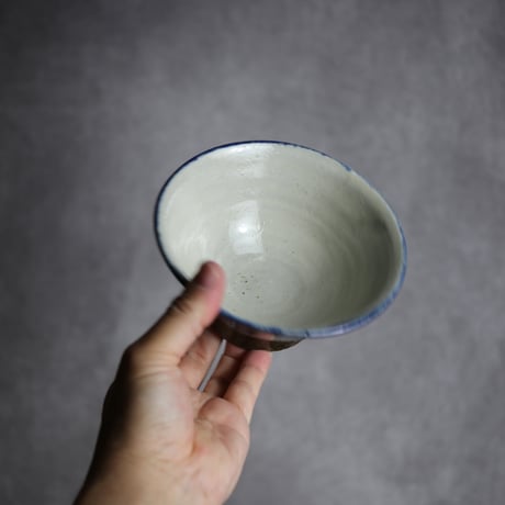 4.5寸マカイ1 呉須 緑釉 菊花双葉紋 やちむん 陶器 漂窯:7010025