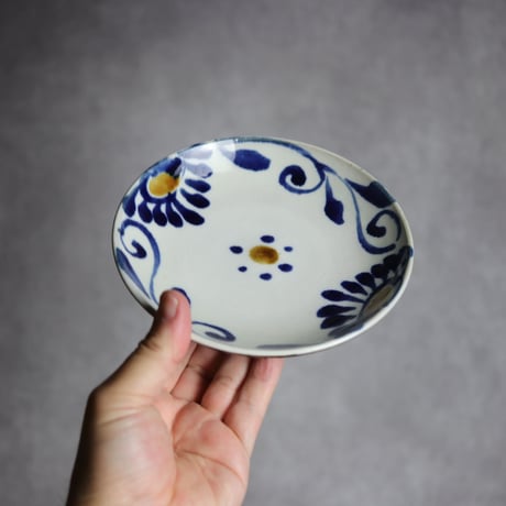 5寸皿S1 飴 呉須釉 菊唐草 やちむん 陶器 拓美窯:7203004
