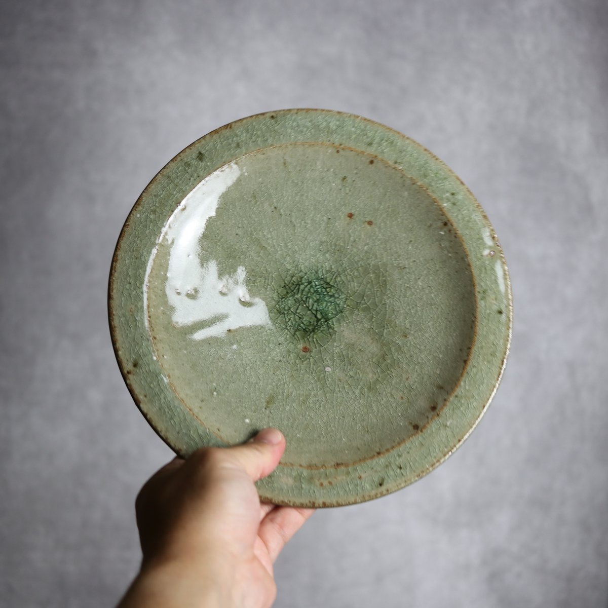 7寸リム皿3 灰釉 やちむん 陶器 仁陶器工房:7023018 | MADE IN OKINA