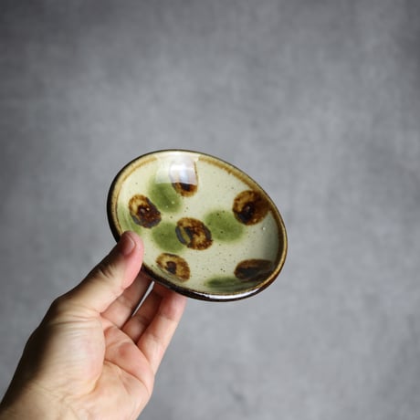 4寸皿 ドット 緑 茶 やちむん 陶器 陶芸こまがた:7006087