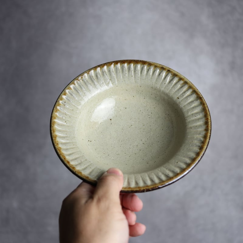 5.5寸リム鉢 シノギ 白 ストライプ やちむん 陶器 陶芸こまがた