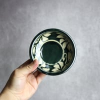4寸鉢 呉須釉 蝋抜 菊紋唐草 やちむん 陶器 真南風工房:7011012
