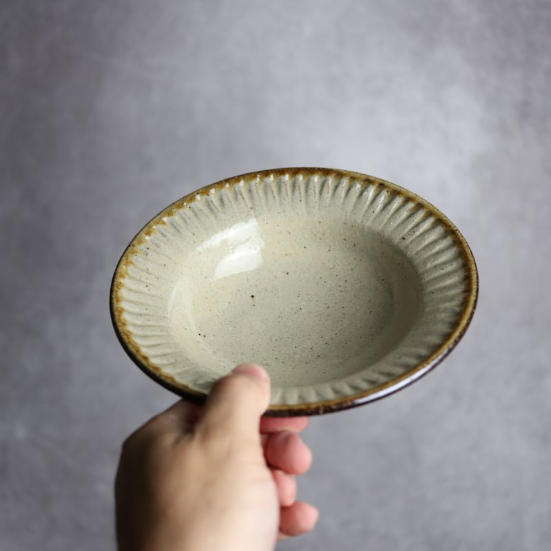 5.5寸リム鉢 シノギ 白 ストライプ やちむん 陶器 陶芸こまがた