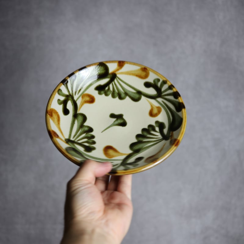 6寸皿 黒呉須 唐草 やちむん 陶器 陶眞窯:7001411 | MADE IN OKINAWA