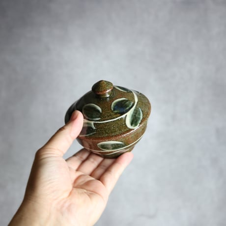 3寸蓋物1 タラフー 呉須釉 イッチン 双葉紋 やちむん 陶器 百草陶房 : 7032056