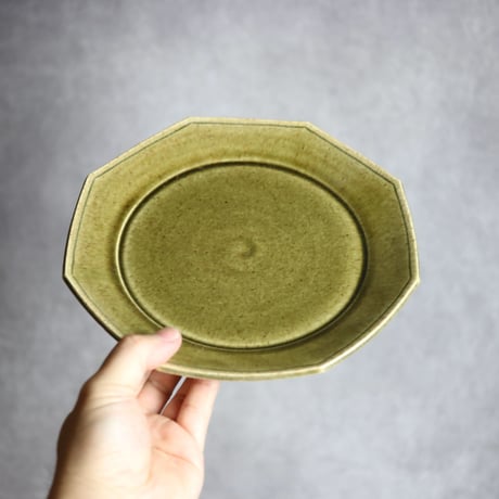 7寸プレート1 オリーブグリーン 八角 やちむん 陶器 cerca:7025007