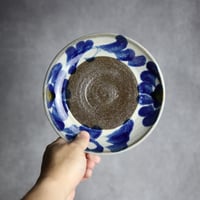6寸皿3 飴 呉須 菊花唐草紋 やちむん 陶器 漂窯:7010006