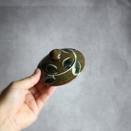 3寸蓋物1 タラフー 呉須釉 イッチン 双葉紋 やちむん 陶器 百草陶房 : 7032056