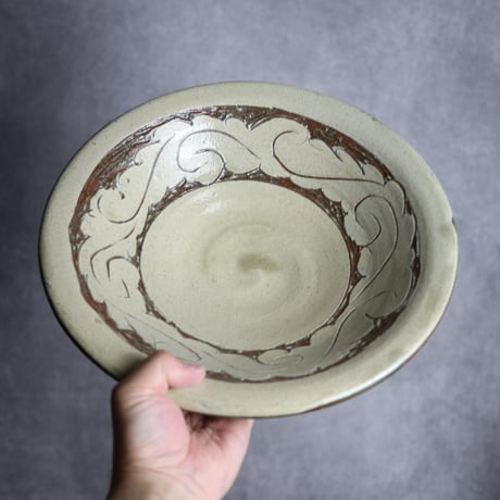 尺皿1 白釉 線彫掻落 唐草 やちむん 陶器 北窯 宮城正享工房 ※重い:7005062