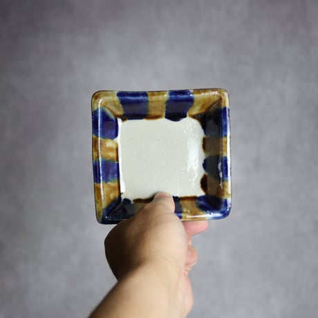 角皿S1 飴 呉須釉 やちむん 陶器 漂窯:7010019