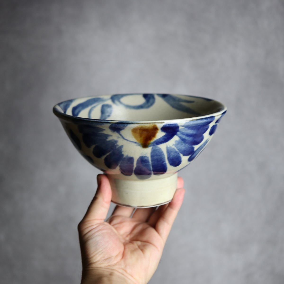 6寸マカイ2 飴 呉須釉 菊唐草 やちむん 陶器 茂生窯:7015042 | MADE IN