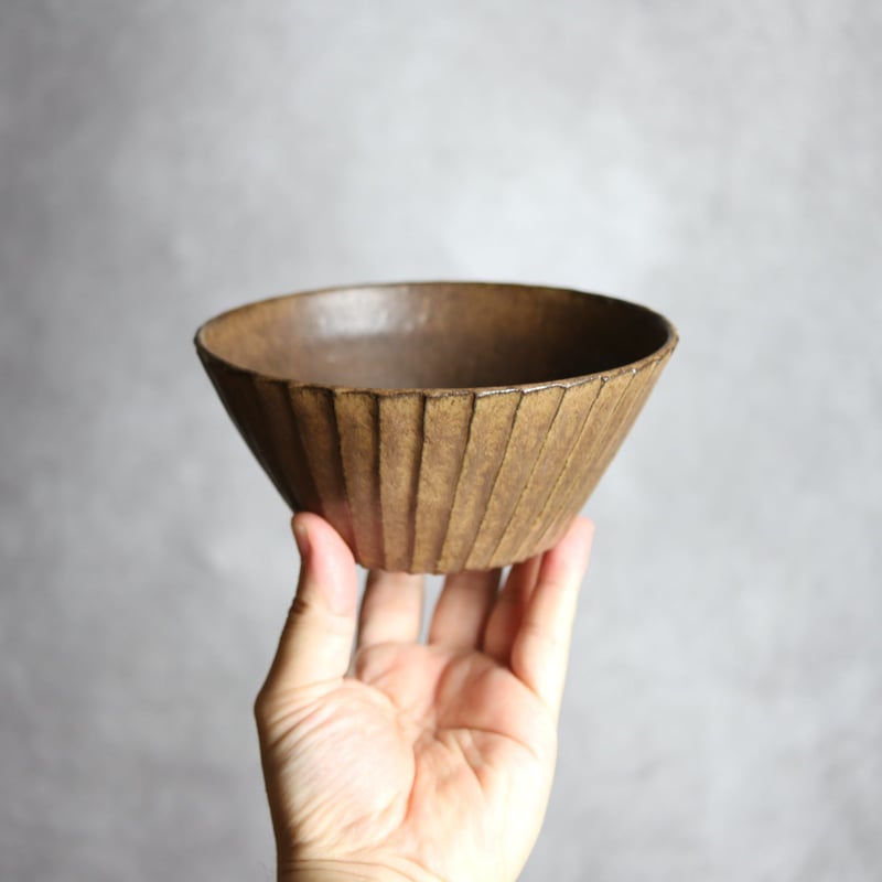 5寸ボウルS2 ダークブラウン 斜めプリーツ やちむん 陶器 cerca