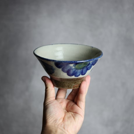 4.5寸マカイ1 呉須 緑釉 菊花双葉紋 やちむん 陶器 漂窯:7010025