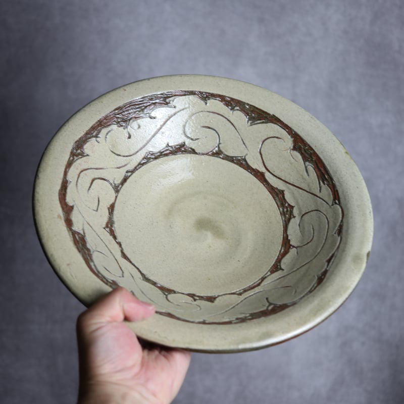 尺皿1 白釉 線彫掻落 唐草 やちむん 陶器 北窯 宮城正享工房 ※重い