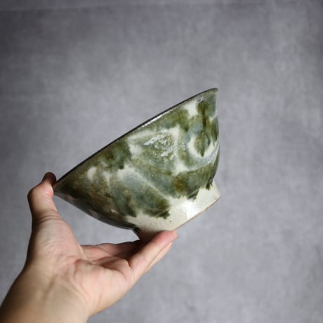 6寸マカイ1 黒呉須釉 菊唐草紋 やちむん 陶器 榮一工房:7013043