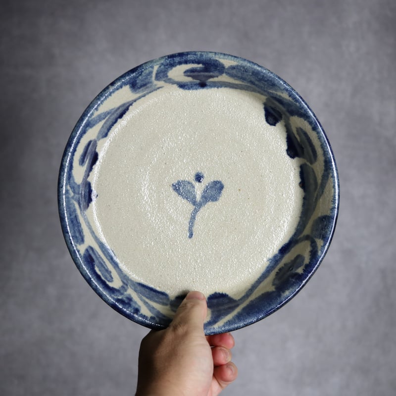 7寸平皿1 呉須釉 唐草 やちむん 陶器 榮一工房:7013021 | MADE IN OKI