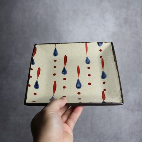 正方皿 大 赤絵 しずく やちむん 陶器 一翠窯:7021019