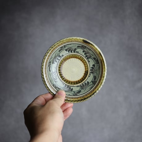 4寸皿 線彫唐草 やちむん 陶器 真南風工房:7011002