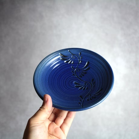 5寸皿 青刷毛目 線彫唐草 やちむん 陶器 幸陶器:7002065