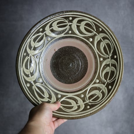 9寸皿1 イッチン 唐草 やちむん 陶器 北窯 宮城正享工房:7005009 ※重い