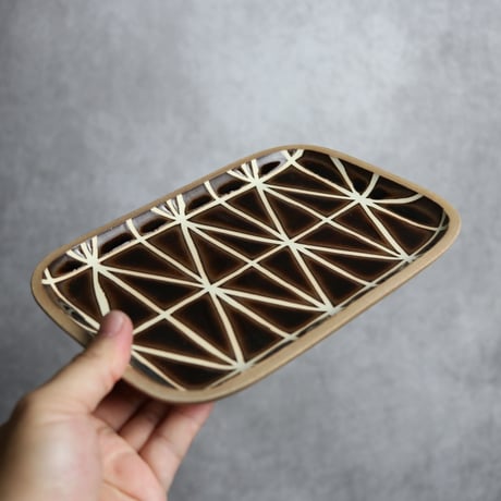 長角皿 中 シャングリラ アメ 茶色 やちむん 陶器 一翠窯:7021002