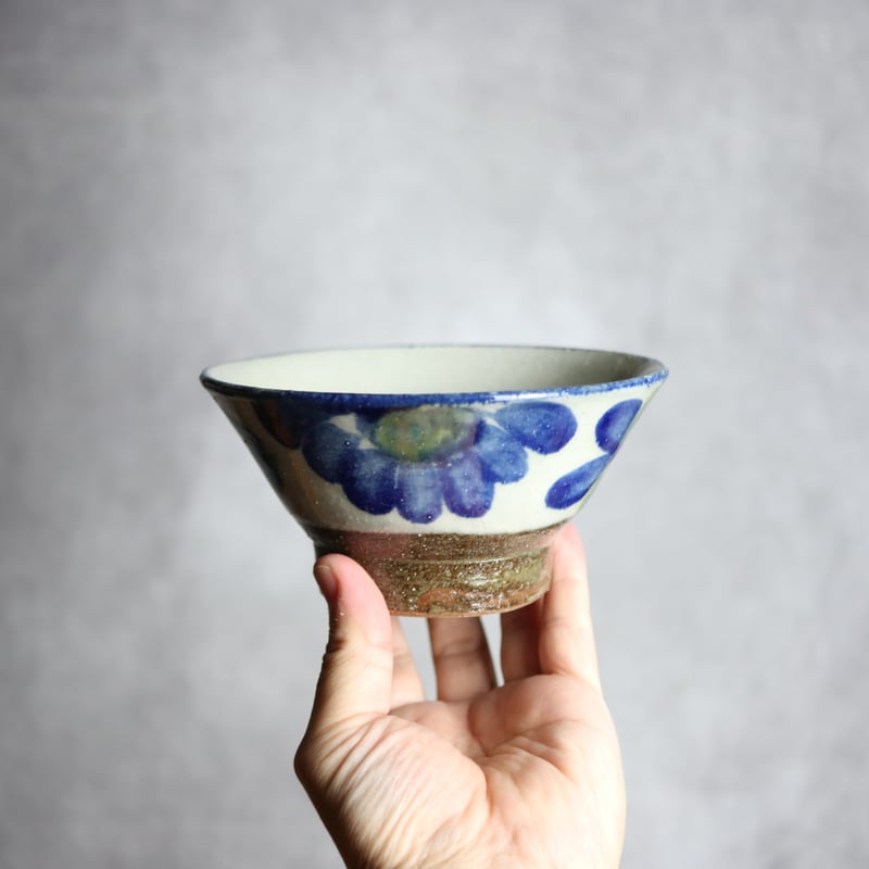 4.5寸マカイ1 呉須 緑釉 菊花双葉紋 やちむん 陶器 漂窯:7010025