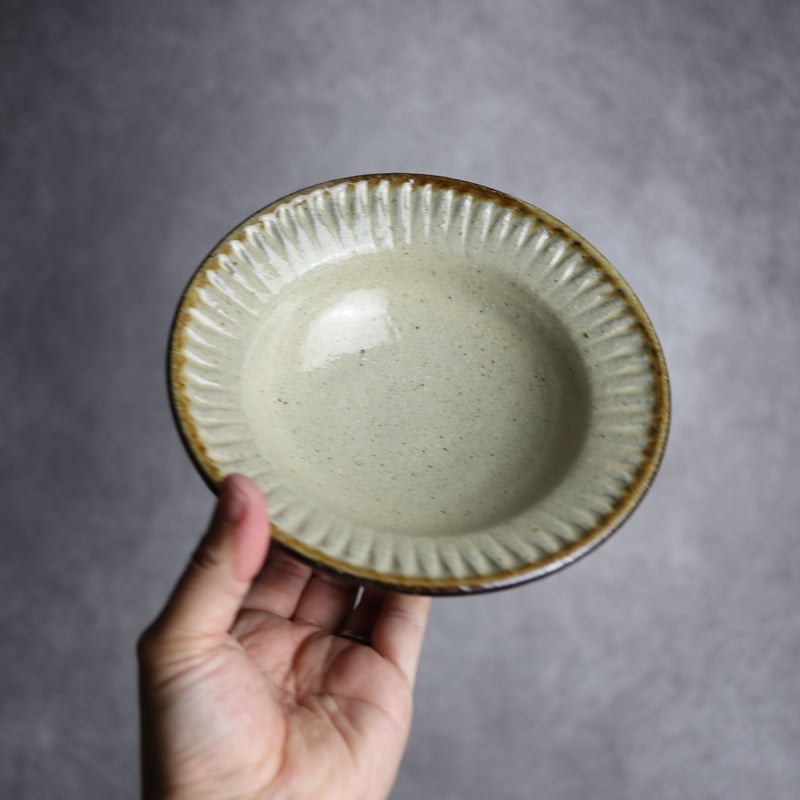 5.5寸リム鉢 シノギ 白 ストライプ やちむん 陶器 陶芸こまがた