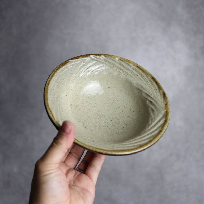 5.5寸リム鉢 シノギ 白 クバ紋 やちむん 陶器 陶芸こまがた:7006079