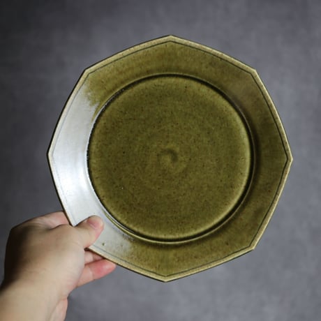 7寸プレート1 オリーブグリーン 八角 やちむん 陶器 cerca:7025007