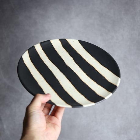 モノクロ皿 シマ 大⑤ やちむん 陶器 陶factory509:7017024