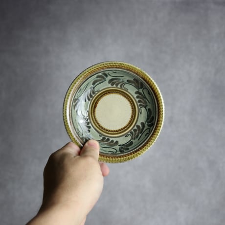 4寸皿 線彫唐草 やちむん 陶器 真南風工房:7011002