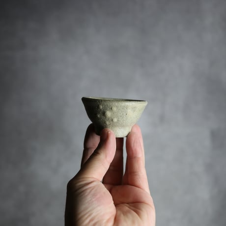 猪口2 ぐい呑 白釉 いっちん 印花 やちむん 陶器 榮一工房:7013100
