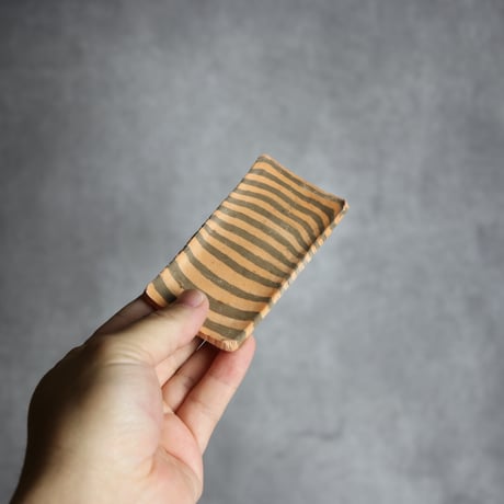 豆皿長1 黒 練り込み ストライプ やちむん 陶器 南蛮焼知念窯 :7209001