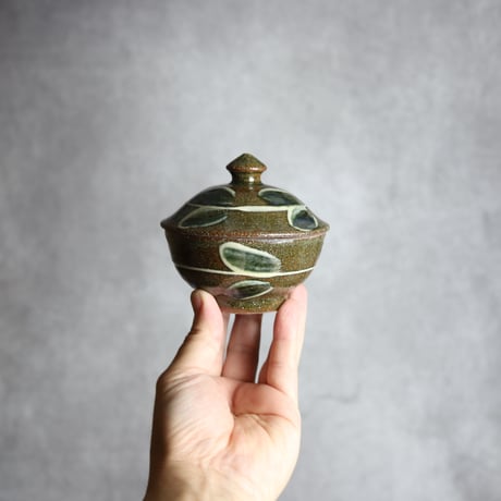 3寸蓋物1 タラフー 呉須釉 イッチン 双葉紋 やちむん 陶器 百草陶房 : 7032056