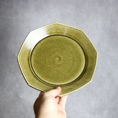 7寸プレート1 オリーブグリーン 八角 やちむん 陶器 cerca:7025007
