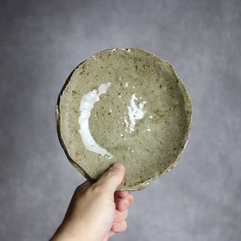 7023041【仁陶器工房】灰釉 変形皿(小)⑥ | MADE IN OKINAWA 7023041【仁陶器工房】灰釉 変形皿(小)⑥ | MADE IN OKINAWA