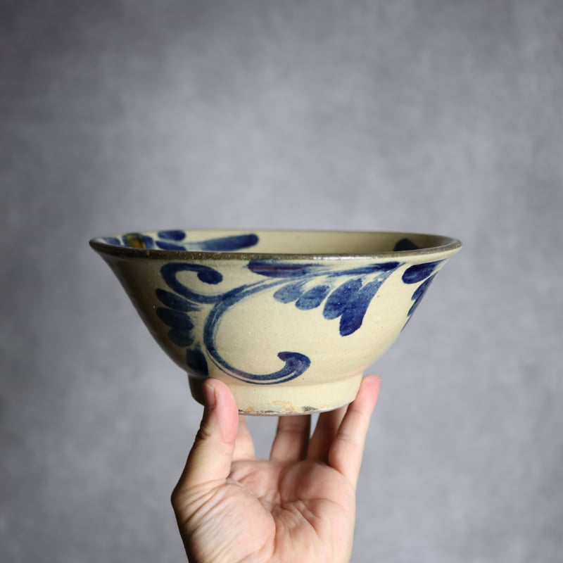 【美品】照屋窯 いっちん唐草 8.5寸マカイ（25.5㎝）／やちむん 民藝 美品】照屋窯 いっちん唐草 8.5寸マカイ（25.5㎝）／やちむん 民藝