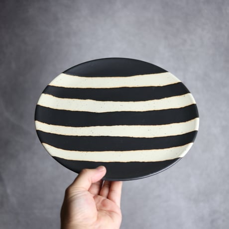 モノクロ皿 シマ 大⑤ やちむん 陶器 陶factory509:7017024