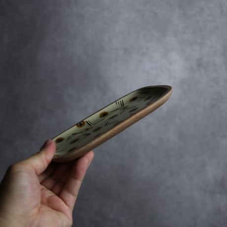 長角皿 小 サンディー 飴に呉須の点 やちむん 陶器 一翠窯:7021001