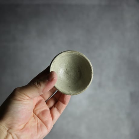 猪口2 ぐい呑 白釉 いっちん 印花 やちむん 陶器 榮一工房:7013100