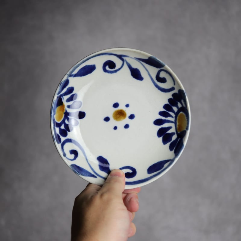 5寸皿S1 飴 呉須釉 菊唐草 やちむん 陶器 拓美窯:7203004 | MADE IN O